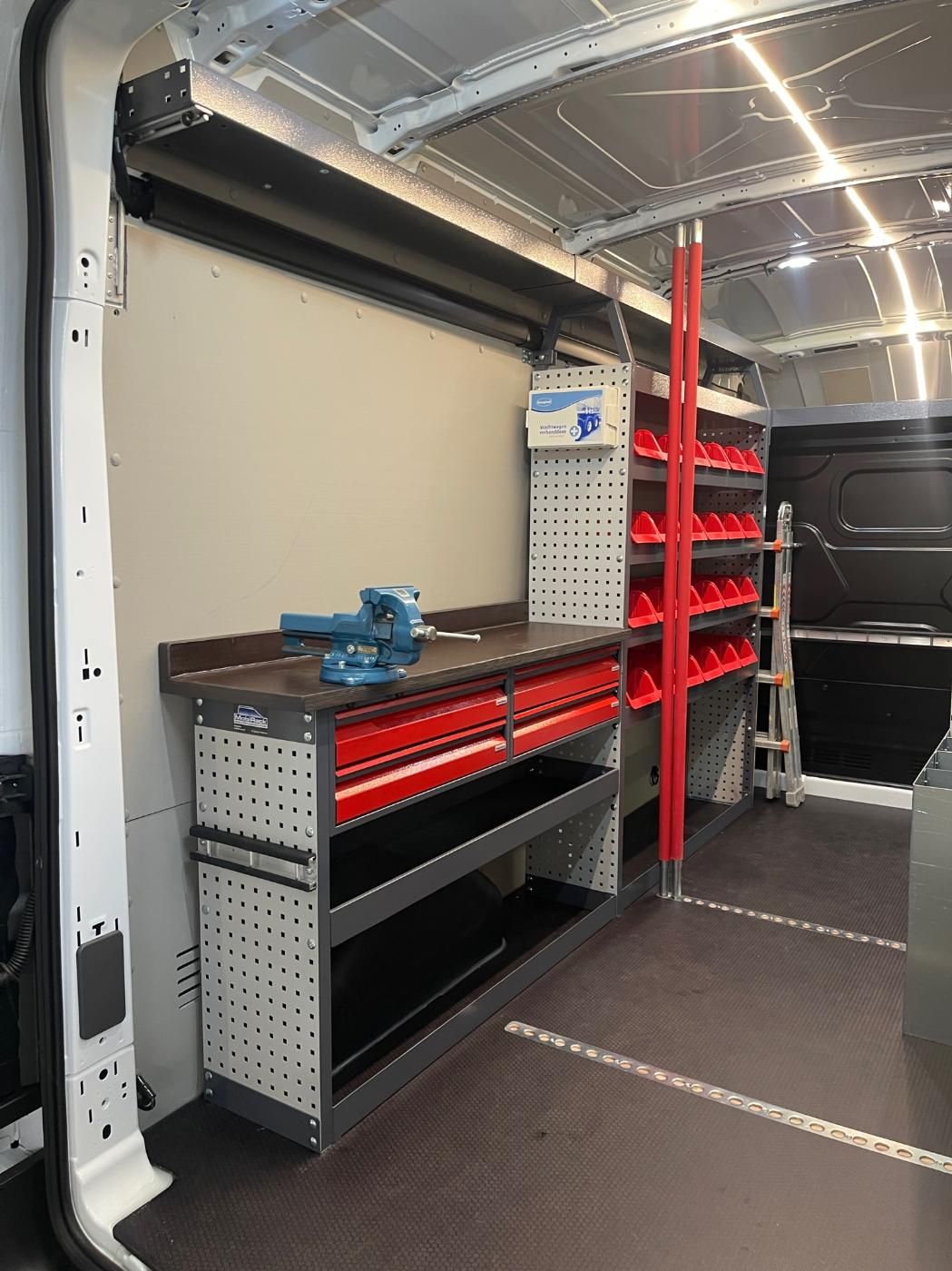 Reksystemen Op Maat Inrichting Bestelwagens 116