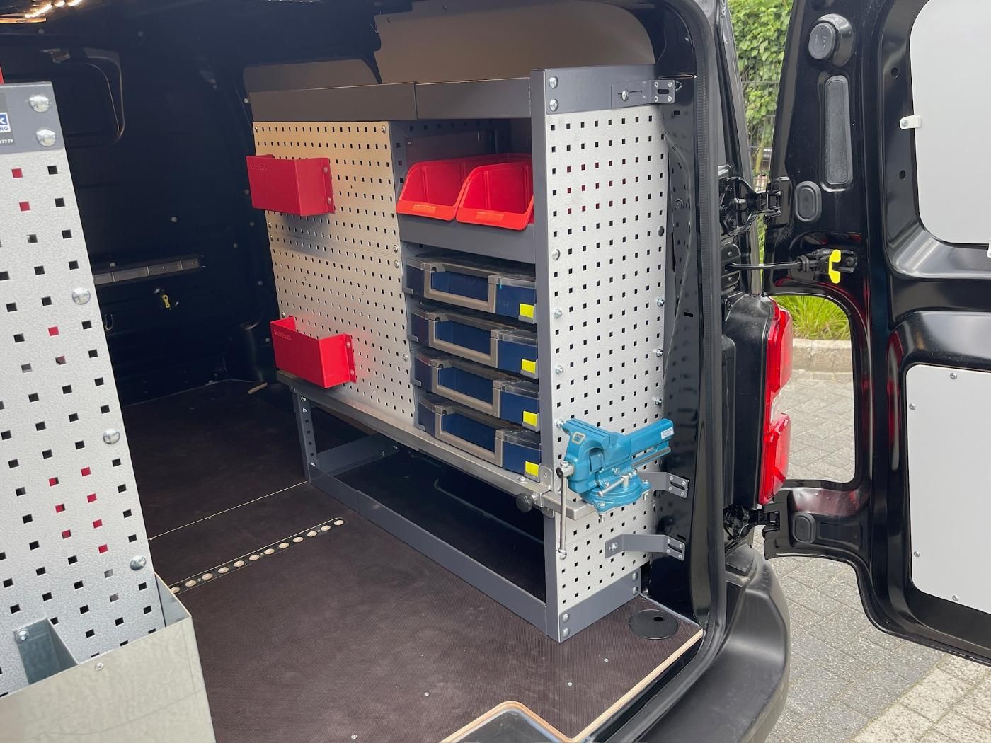 Reksystemen Op Maat Inrichting Bestelwagens 128