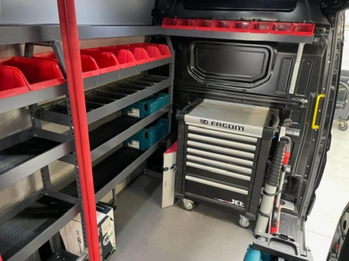 Reksystemen Op Maat Inrichting Bestelwagens 42