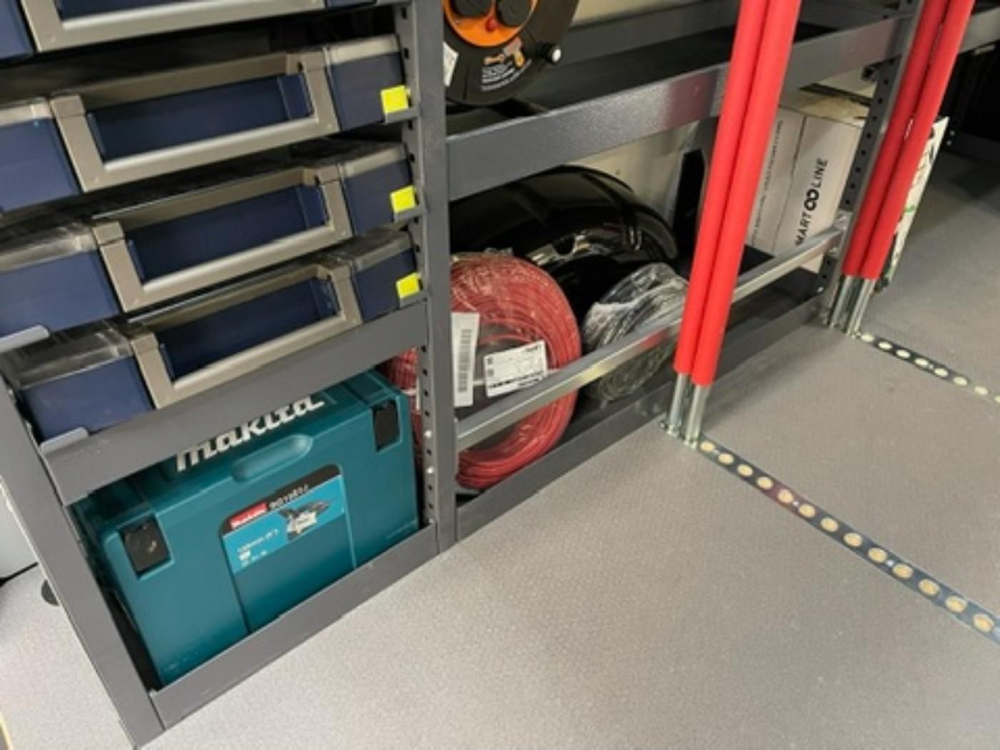 Reksystemen Op Maat Inrichting Bestelwagens 43